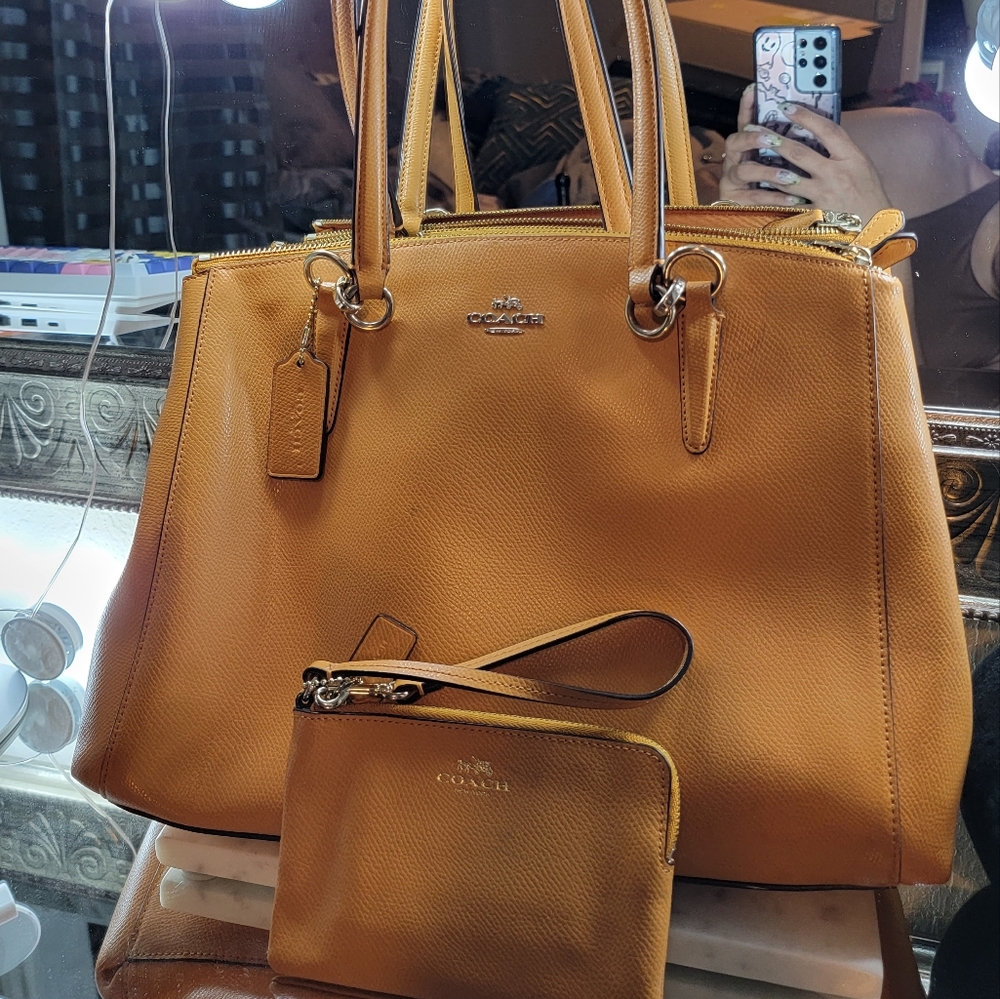 Coach purse and wallet